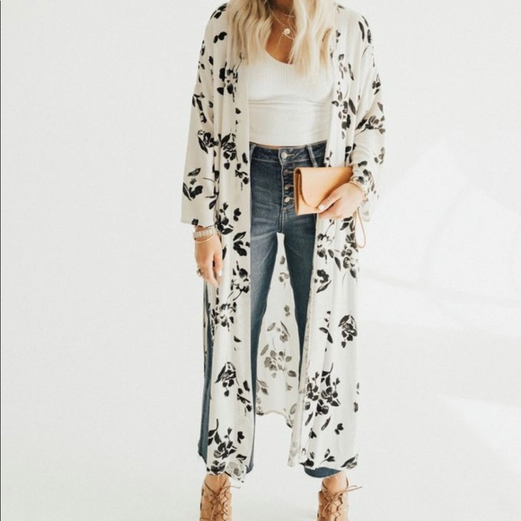 Carly Jean Los Angeles Tops - Quincy" Floral Kimono, Natural